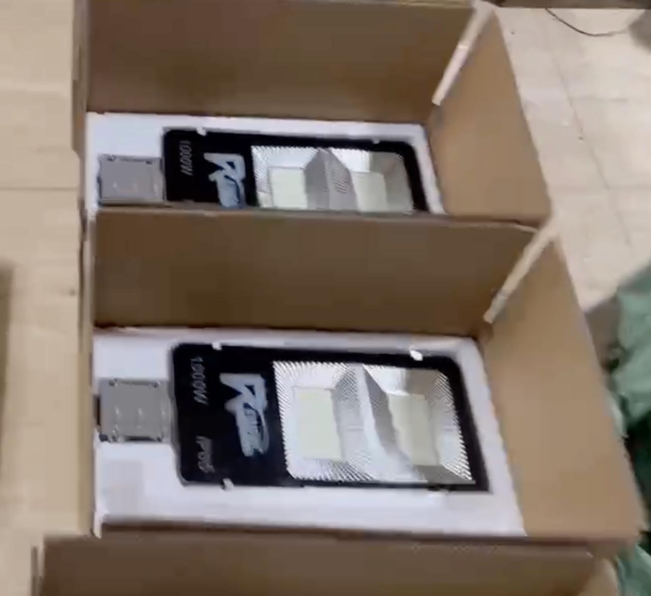 solar street light with foam packaging